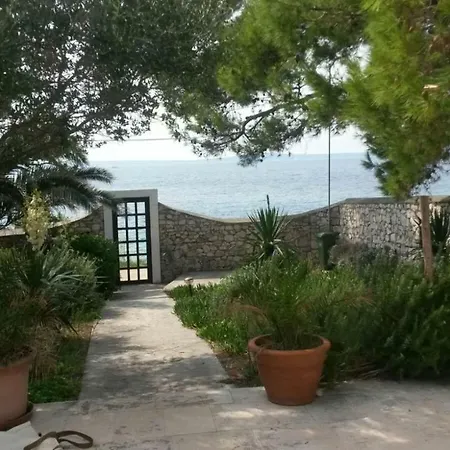 Holiday home Bougainvillea House Silba