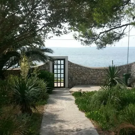 Holiday home Bougainvillea House *